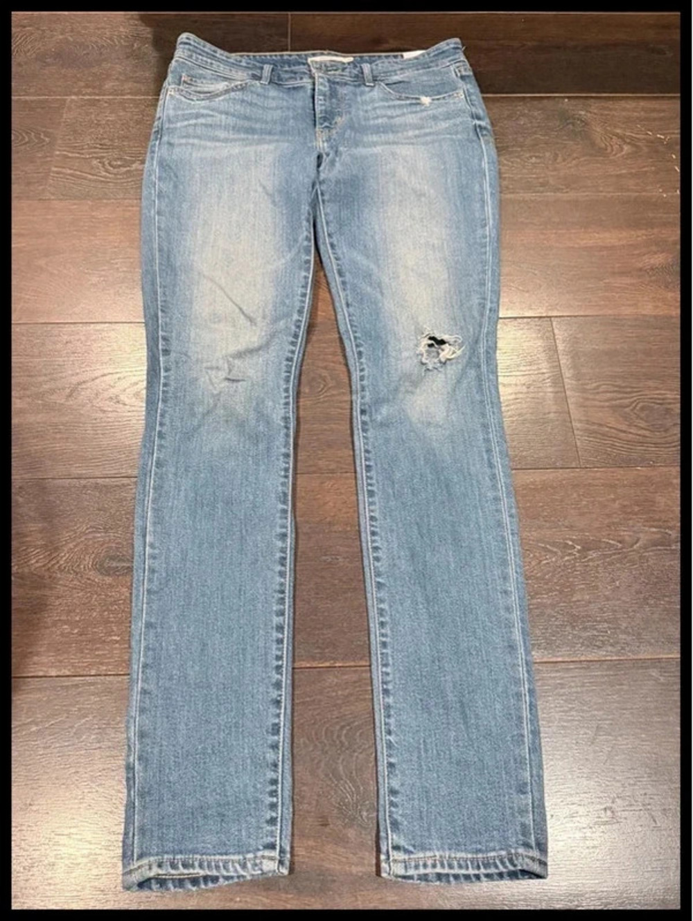 Levi’s 711 Skinny Women’s Jeans Size 28 W28 L32 Distressed Knee 151